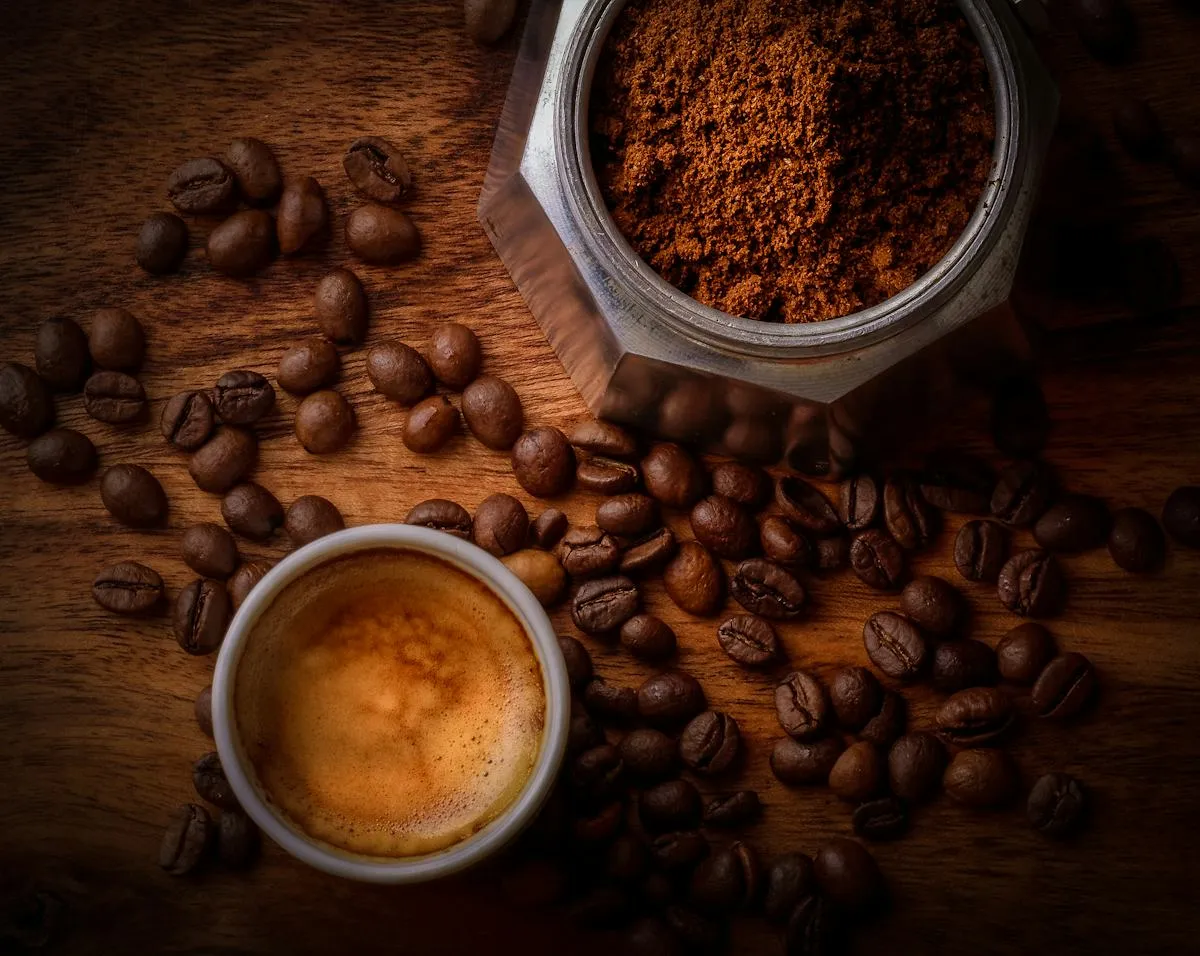 Coffee, pastries and café scenes at Celqenavessoria