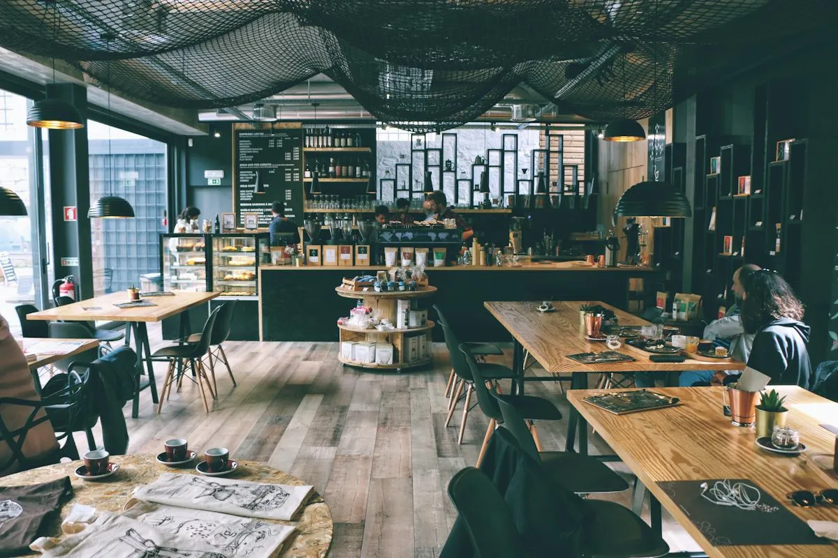 Coffee, pastries and café scenes at Celqenavessoria
